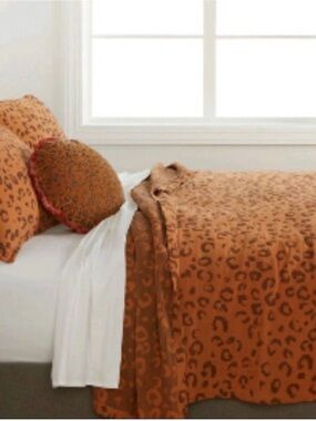 Opalhouse leopard print coverlet king